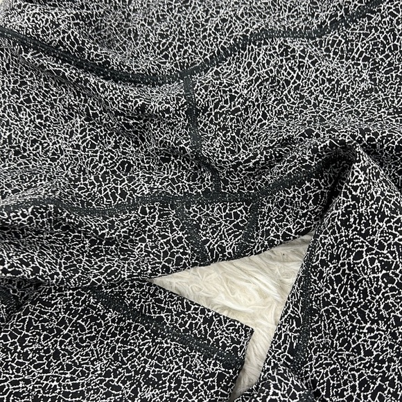 Lululemon Wunder Under Hi-Rise 1/2 Tight (17") Luon Crackle Jaquard Black White - Picture 2 of 5